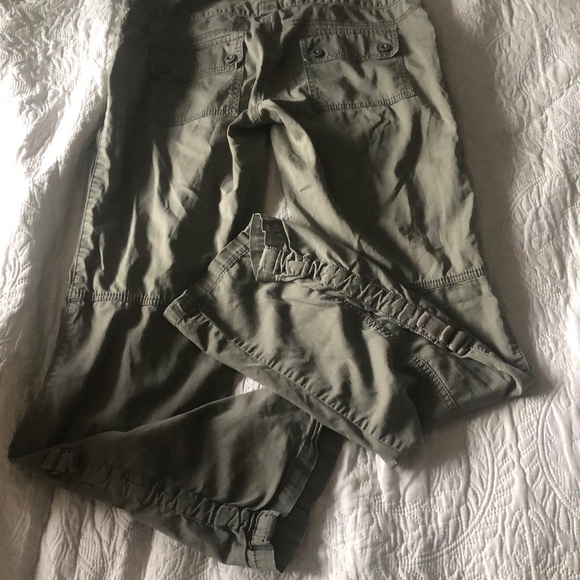 GUESS Olive Cargo Pants 🫒 - Picture 1 of 9